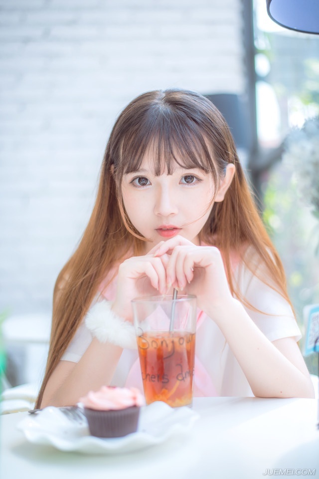 “没有万一。”庞统脸一黑，目光不善的瞪了魏延一眼，这话能随便乱说吗？自己若真出了事，第一个就得怪魏延。